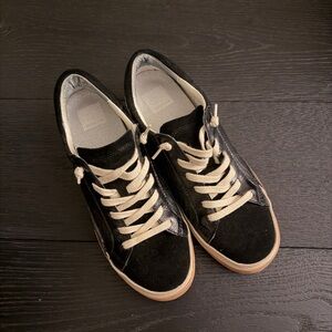 Dolce Vita Zina Sneakers Onyx Embossed Leather